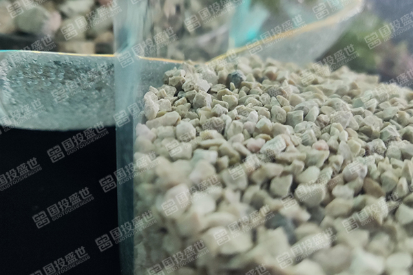 為何沸石可用于豬預混料中？